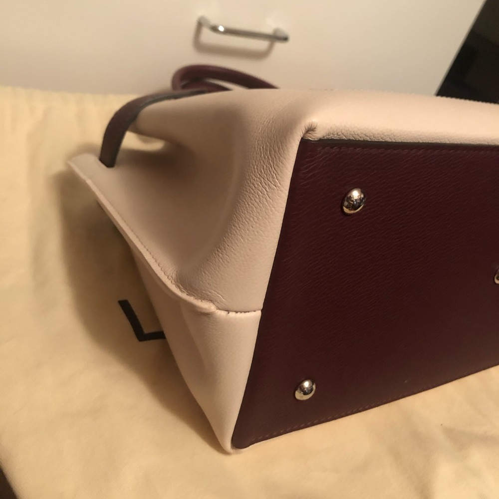 ✨Gorgeous Louis Vuttion LockMe Day Tote✨ - Picture 8 of 12